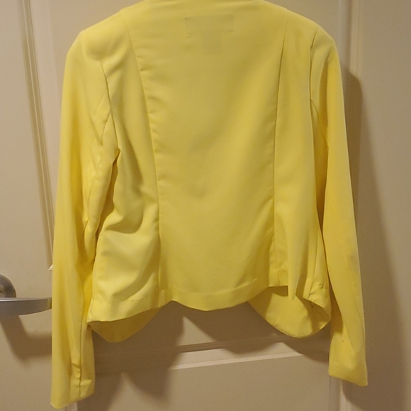 Blazer - Picture 5 of 5